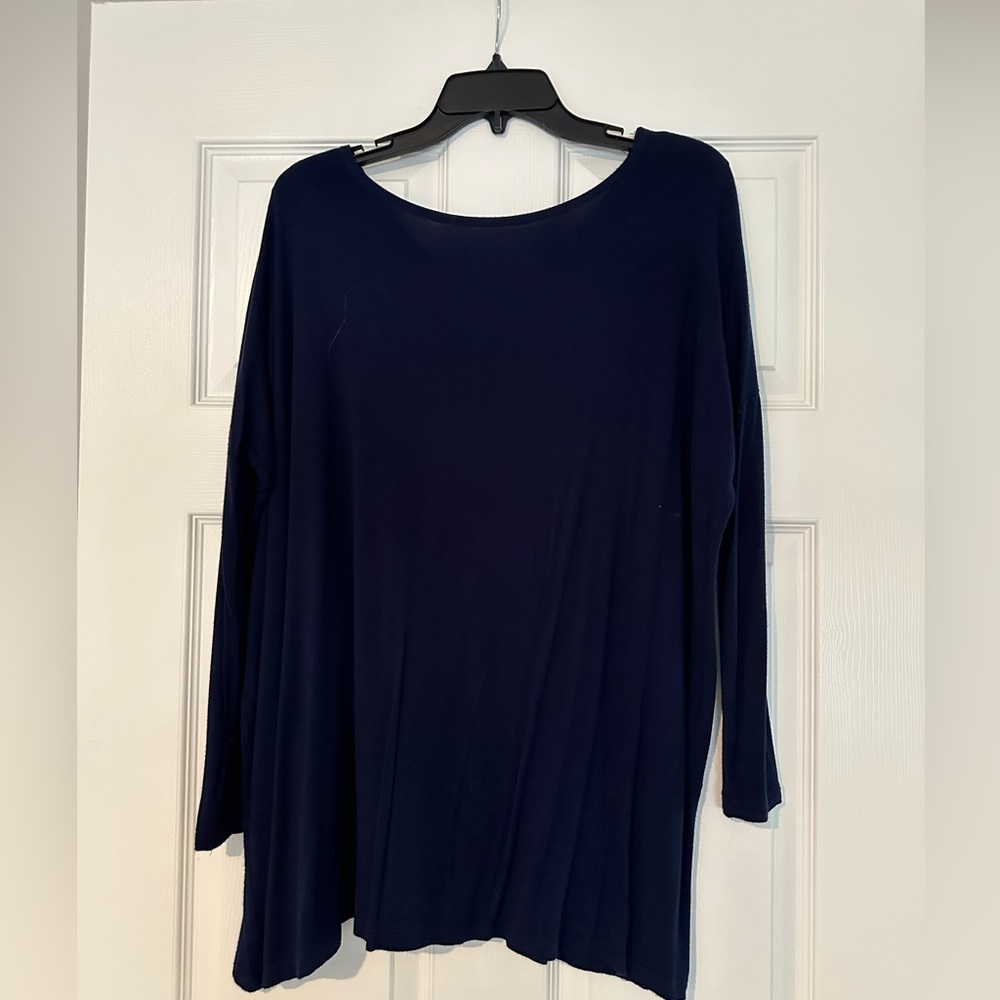 Navy blue tunic, super soft and comfortable. Barely worn.